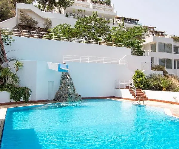 펜션 Oasis Pefkali